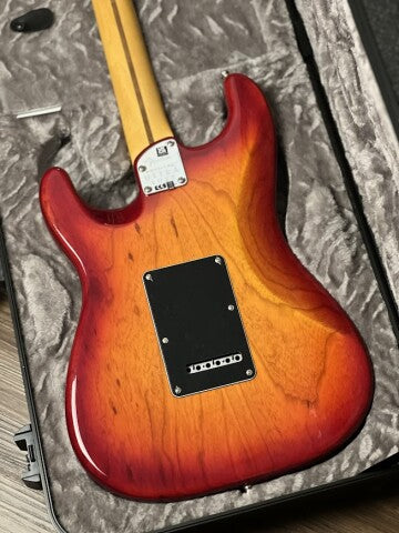 Fender American Ultra Luxe Stratocaster with Maple FB in Plasma Red Burst