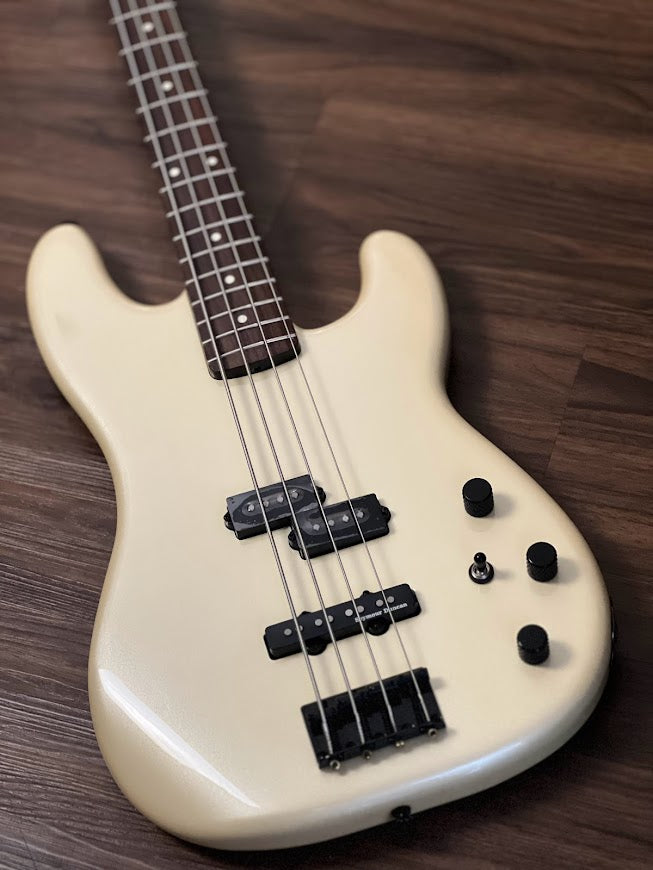 Fender Duff McKagan Precision Bass Guitar w/ Gigbag with RW FB in Pearl White