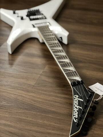 Jackson JS Series Warrior JS32 with Amaranth FB in Snow White