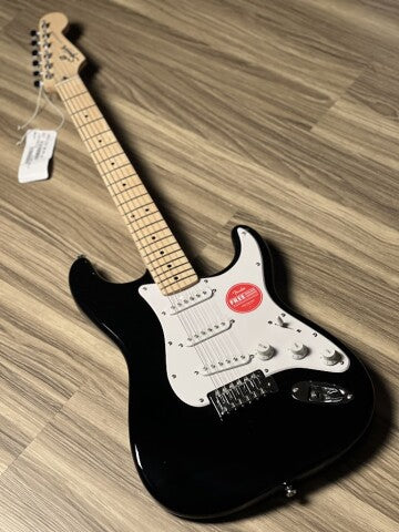 Squier Sonic Stratocaster พร้อมปิ๊กการ์ดสีขาว พร้อม Maple FB สีดำ