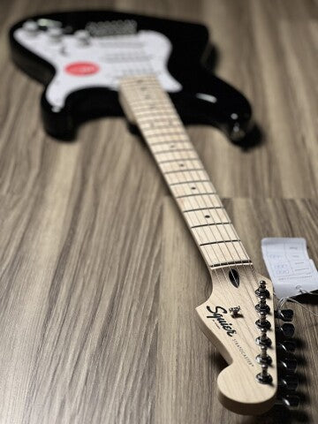 Squier Sonic Stratocaster พร้อมปิ๊กการ์ดสีขาว พร้อม Maple FB สีดำ