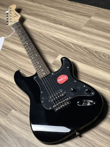 Squier Sonic Stratocaster HT H พร้อมปิ๊กการ์ดสีดำพร้อม Laurel FB สีดำ