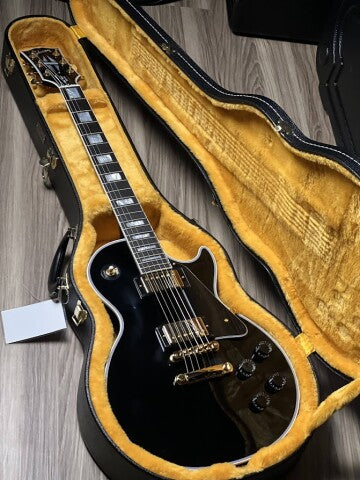 Gibson Les Paul Custom Ebony Fingerboard Gloss สี Ebony พร้อมเคส CS300172