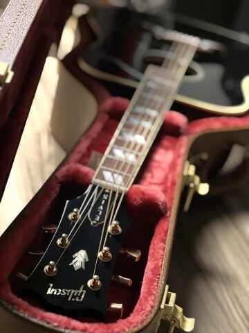 Gibson Elvis Dove Acoustic in Ebony with Case