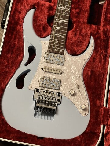 Ibanez PIA3761C Steve Vai Signature สี Blue Powder พร้อมเคส