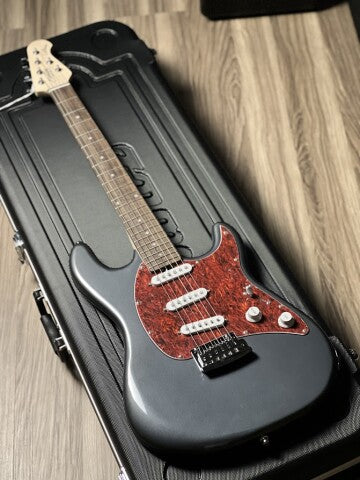 Sterling โดย Music Man Cutlass CT30SSS กับ Laurel FB สี Charcoal Frost