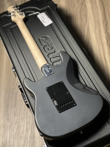 Sterling โดย Music Man Cutlass CT30SSS กับ Laurel FB สี Charcoal Frost