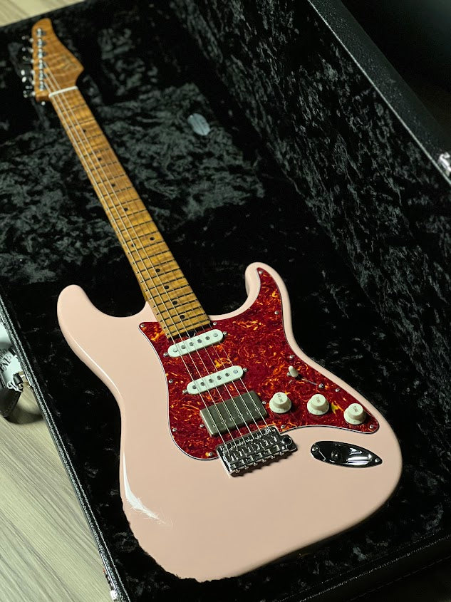 Suhr Classic Custom Antique in Shell Pink