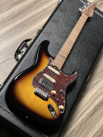 SLX Hawk Classic 22 HSS ใน 3-Tone Sunburst พร้อม Roasted Maple FB 