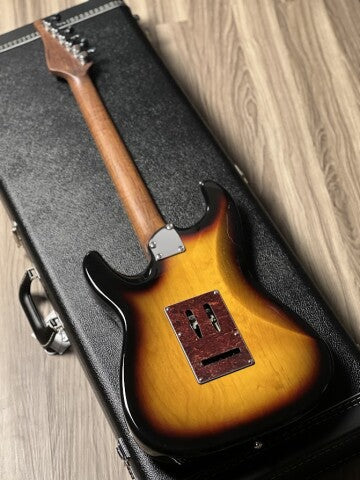 SLX Hawk Classic 22 HSS ใน 3-Tone Sunburst พร้อม Roasted Maple FB 