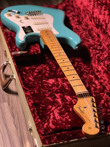 Fender American Vintage II 57 Stratocaster with Maple FB in Sea