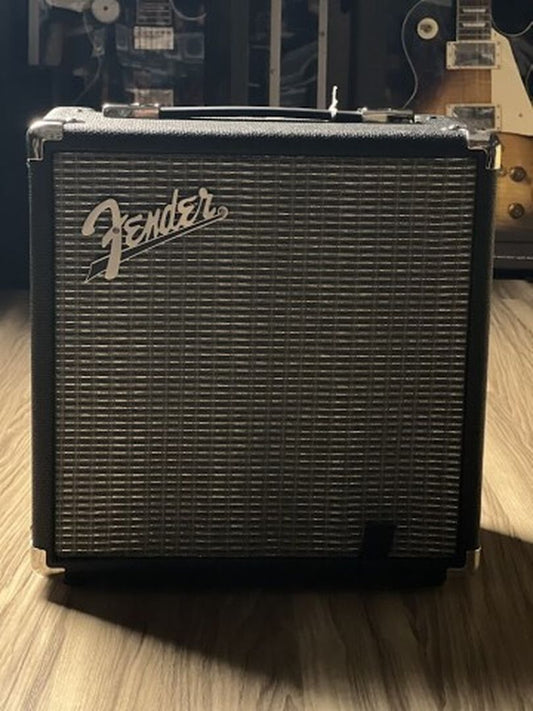 Fender Rumble 15 V3 Bass Combo Amplifier, 230V สหราชอาณาจักร
