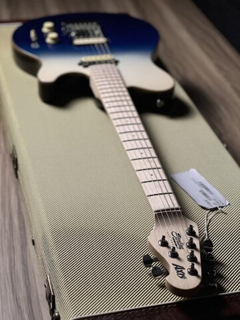 Sterling โดย Music Man AX3QM Axis Quilted Maple ใน Spectrum Blue