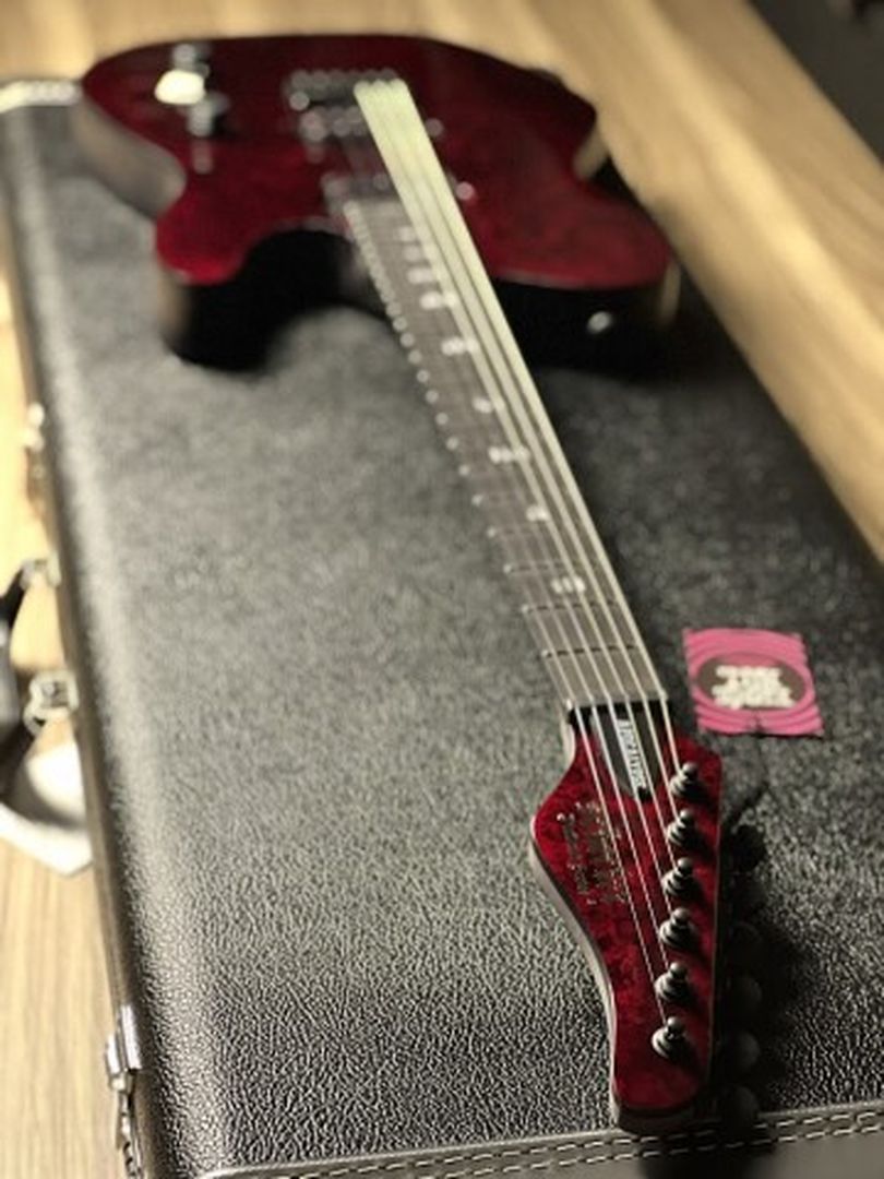 Schecter PT Apocalypse RR ใน Red Reign