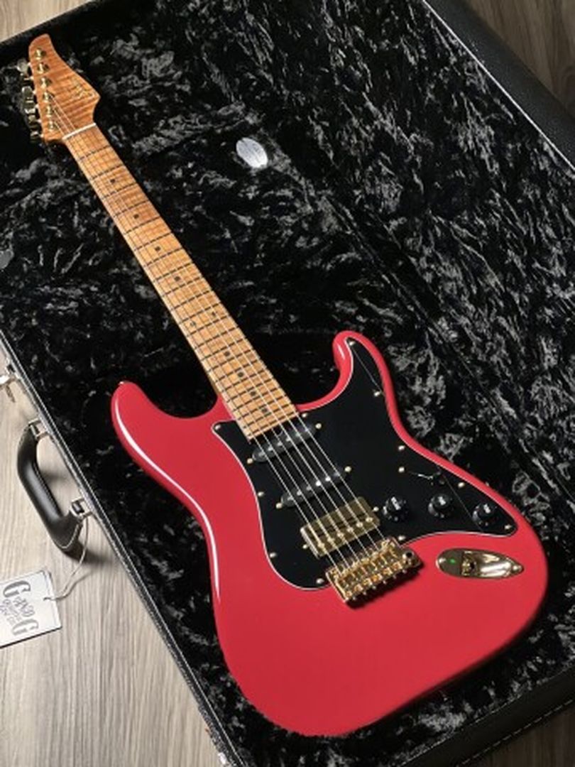 Suhr Classic Antique Custom Dakota Red with Gold Package