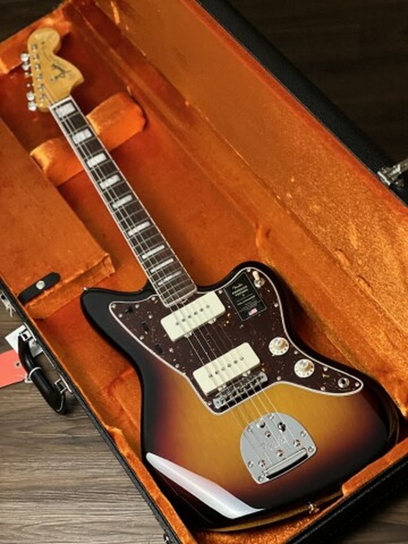 เฟนเดอร์ American Vintage II 66 Jazzmaster พร้อม RW FB สี 3-Tone Sunburst