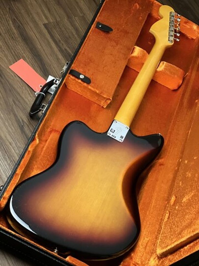 เฟนเดอร์ American Vintage II 66 Jazzmaster พร้อม RW FB สี 3-Tone Sunburst