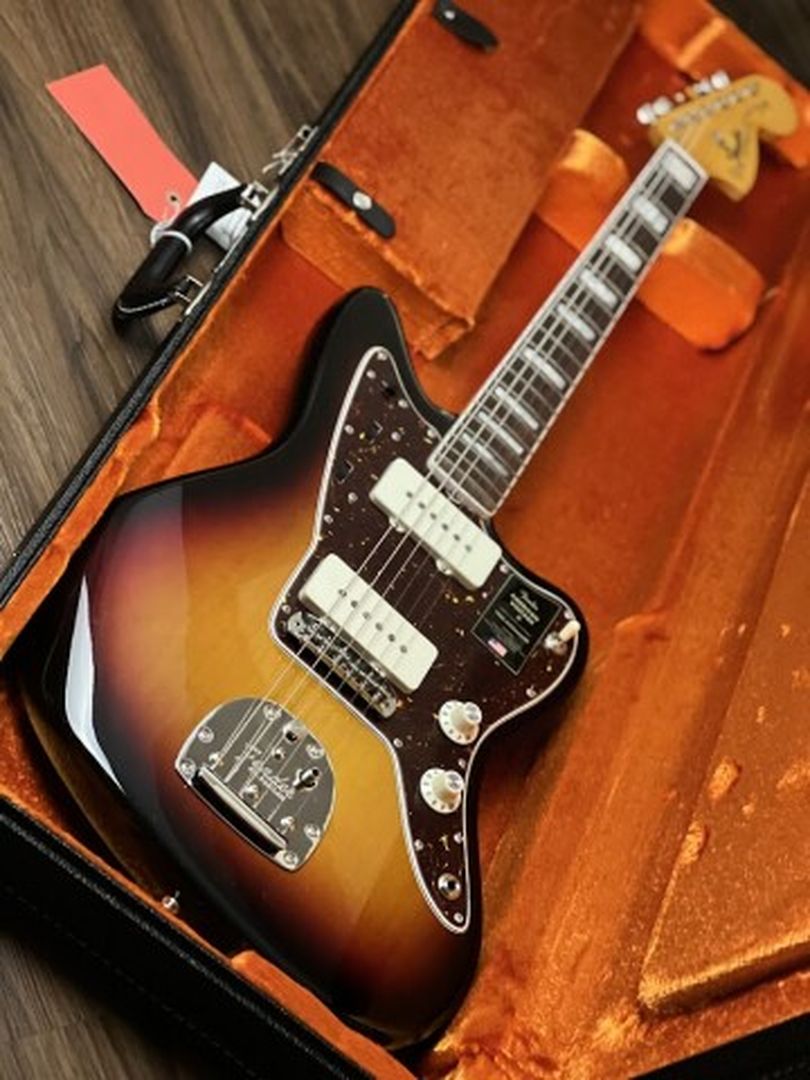 เฟนเดอร์ American Vintage II 66 Jazzmaster พร้อม RW FB สี 3-Tone Sunburst