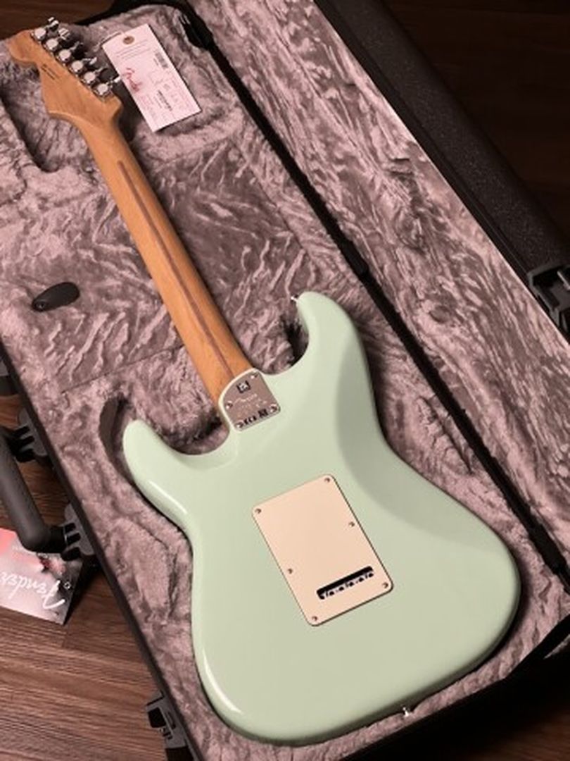 Fender FSR American Ultra Stratocaster พร้อม Maple FB สี Surf Green