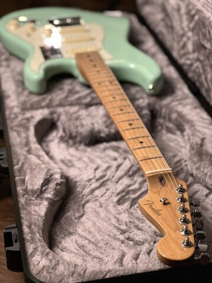 Fender FSR American Ultra Stratocaster พร้อม Maple FB สี Surf Green