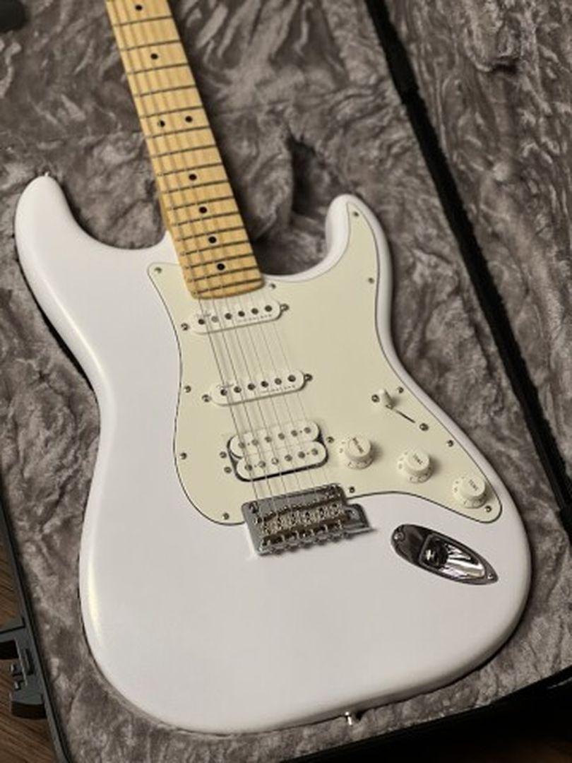 Fender Limited Edition Juanes Stratocaster with Maple FB in Luna White