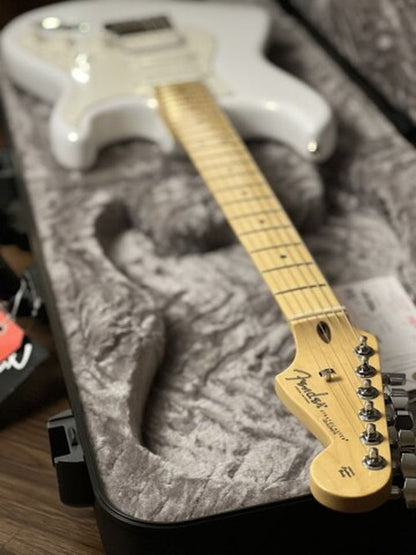 Fender Limited Edition Juanes Stratocaster พร้อม Maple FB สี Luna White