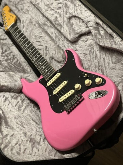 Fender FSR American Ultra Stratocaster with Ebony FB in Bubble Gum Metallic