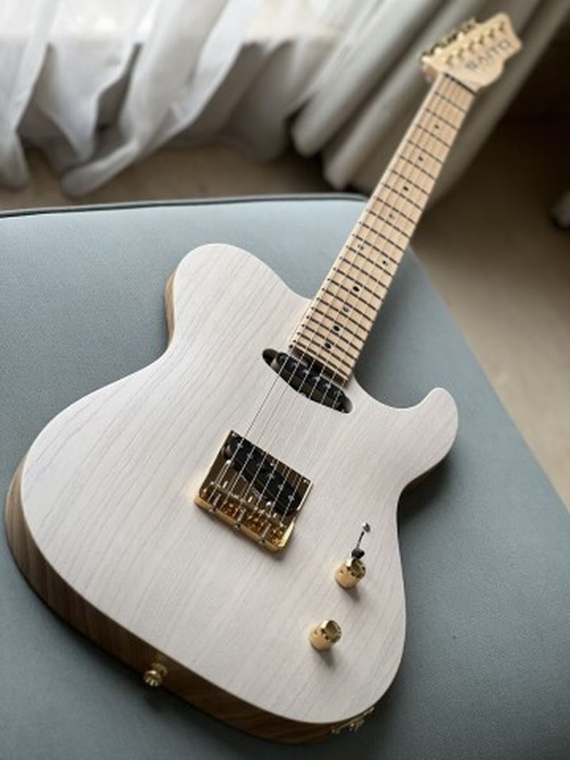 Saito S-622 TLC with Maple in Trans White with Gold Hardware