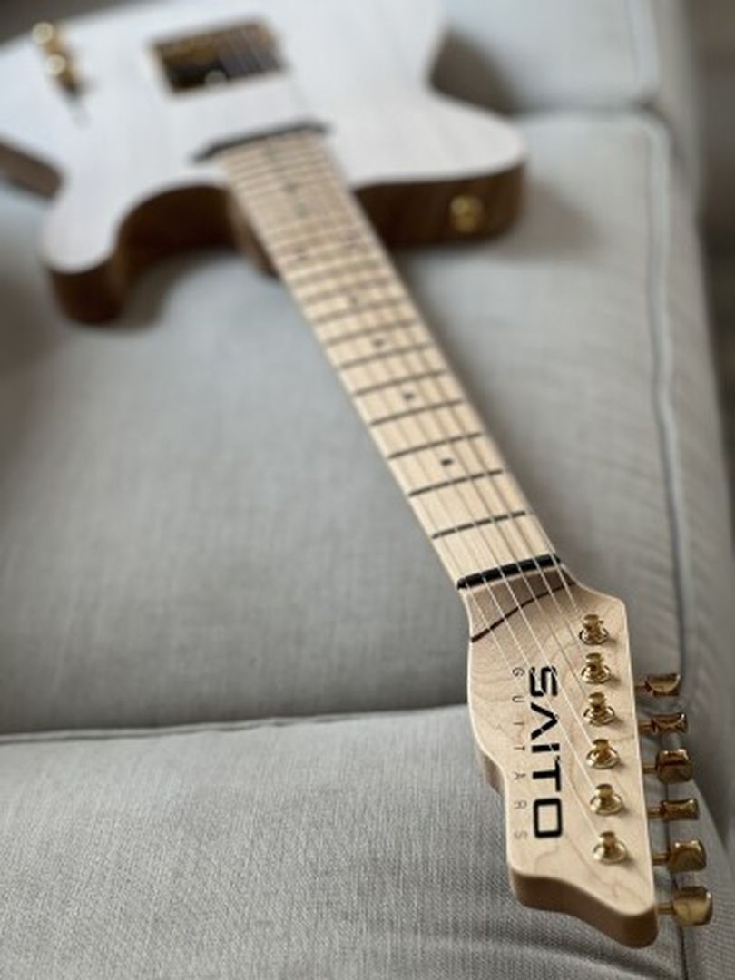 Saito S-622 TLC with Maple in Trans White with Gold Hardware