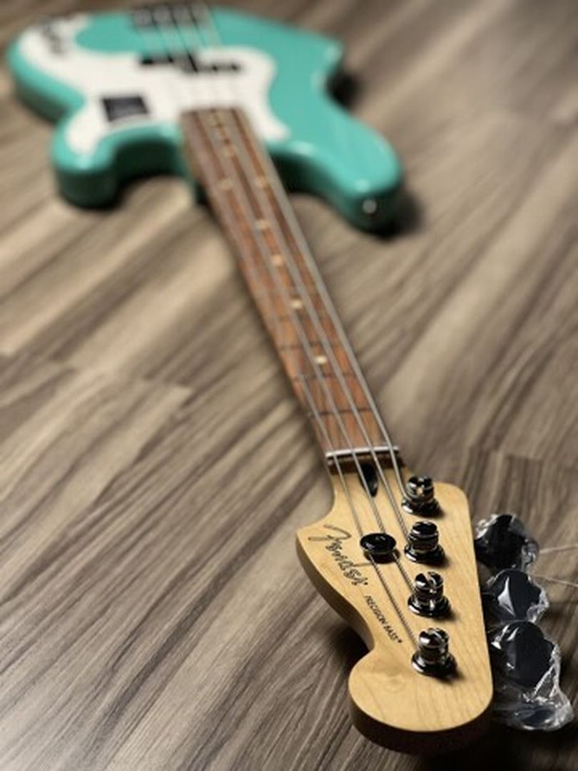 Fender Player Precision Bass with Pau Ferro FB in Sea Foam Green
