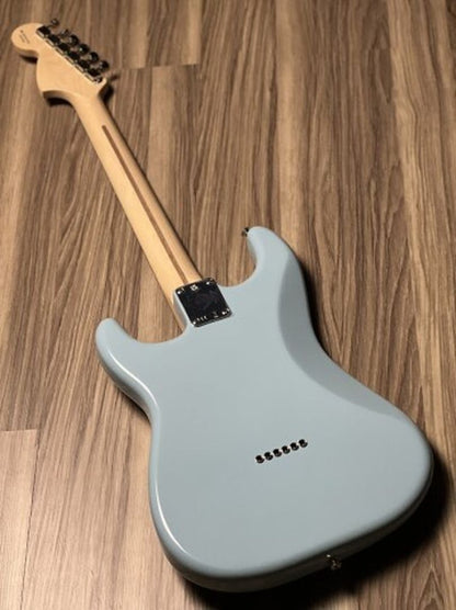 Fender Limited Edition Tom DeLonge Stratocaster พร้อม RW FB ใน Daphne Blue