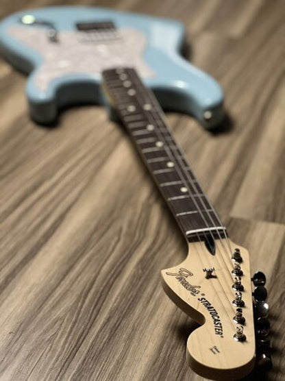 Fender Limited Edition Tom DeLonge Stratocaster พร้อม RW FB ใน Daphne Blue