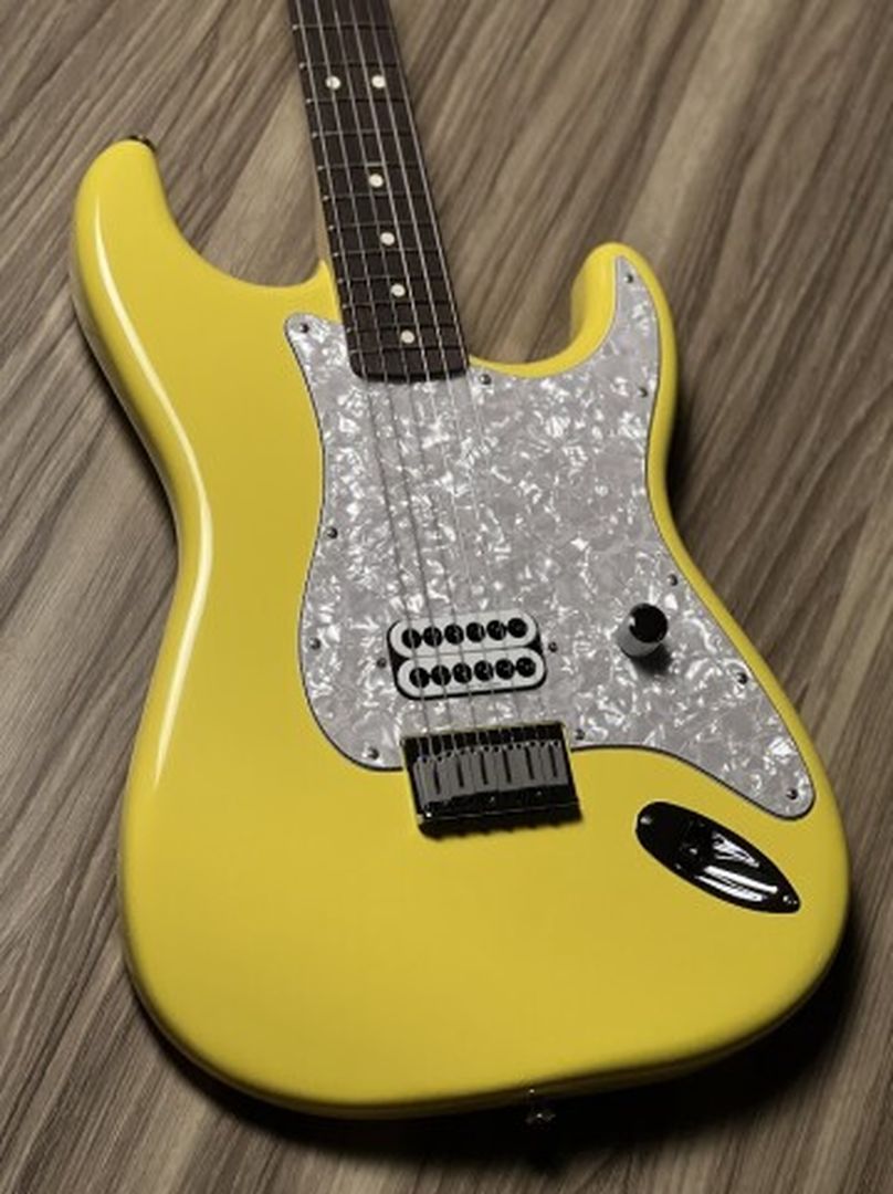 Fender Limited Edition Tom DeLonge Stratocaster พร้อม RW FB ใน Graffiti Yellow