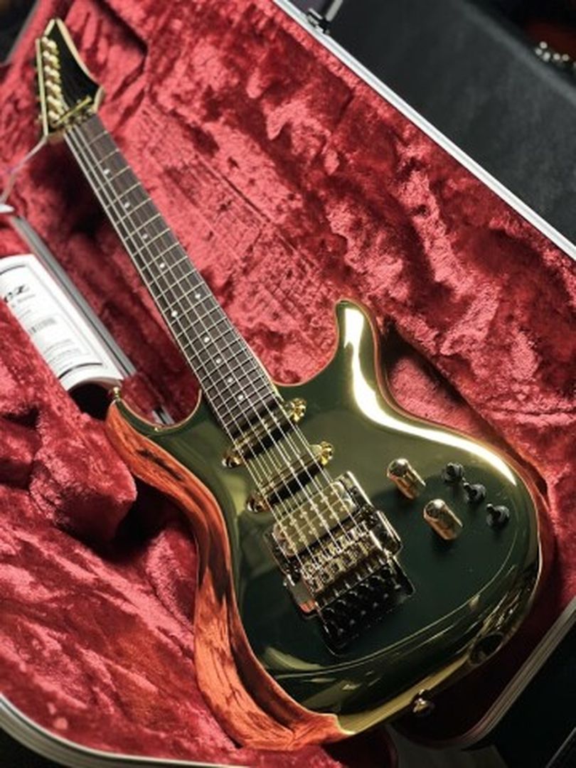 Ibanez JS2GD Joe Satriani Signature with Case in Gold Boy