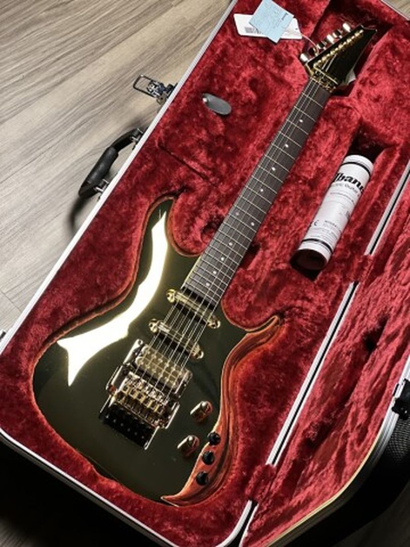 Ibanez JS2GD Joe Satriani Signature with Case in Gold Boy