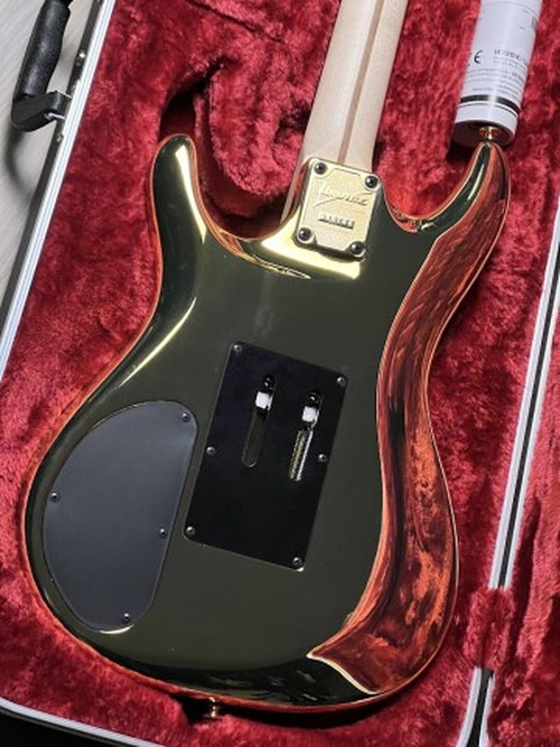 Ibanez JS2GD Joe Satriani Signature พร้อมเคสสี Gold Boy