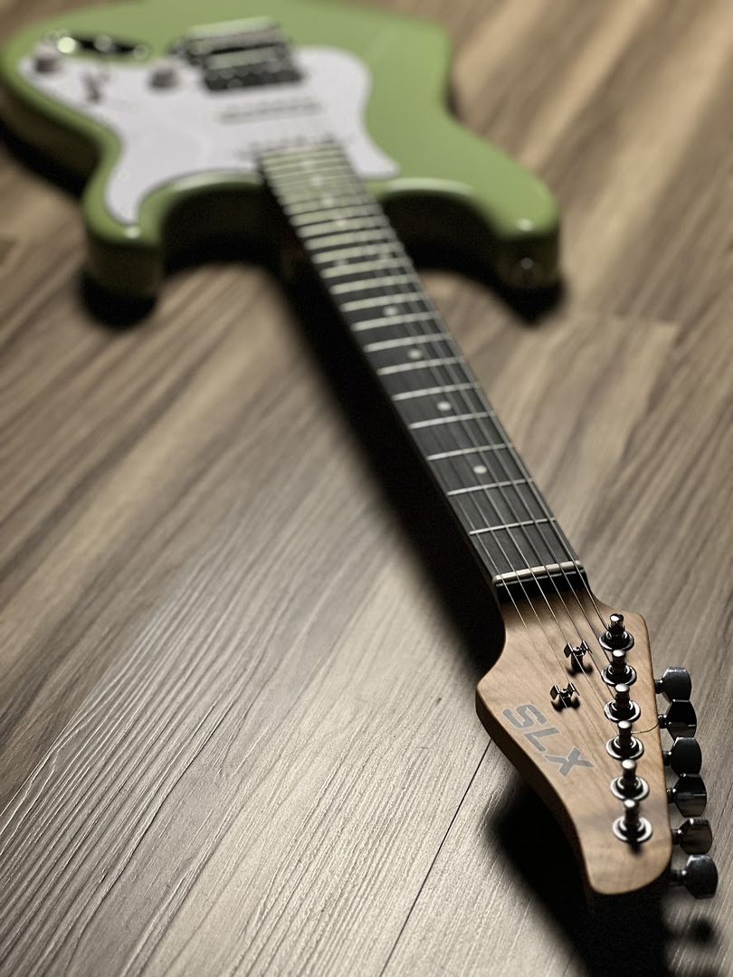 SLX Hawk Classic Lite 22 HSS in Evergreen – nafiriguitar.com