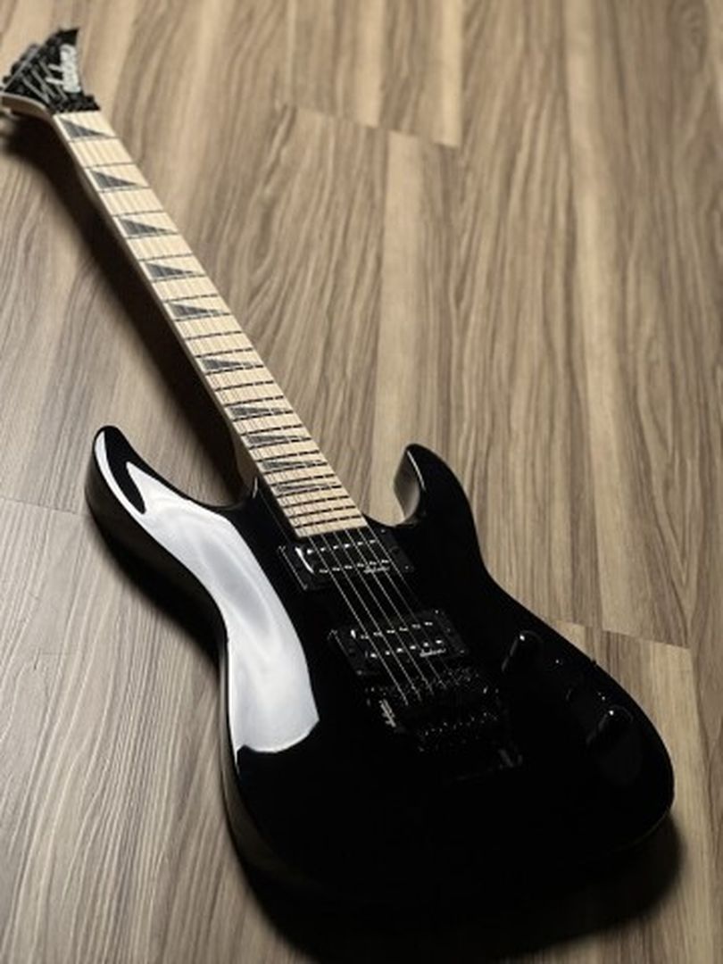 Jackson JS Series Dinky DKA-M JS32 in Gloss Black