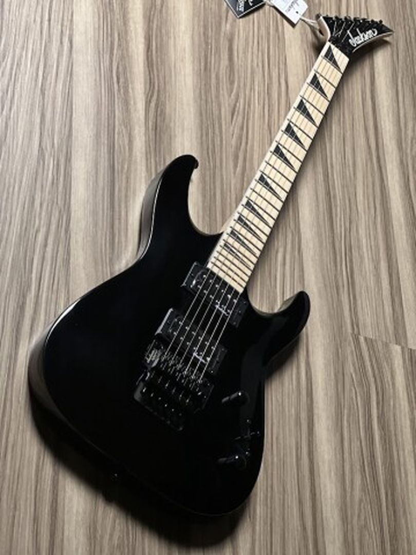 Jackson JS Series Dinky DKA-M JS32 in Gloss Black