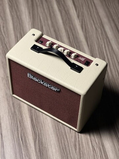 Blackstar Debut 15E 2x3-Inch 15-Watt Combo Amp in Cream/Oxblood