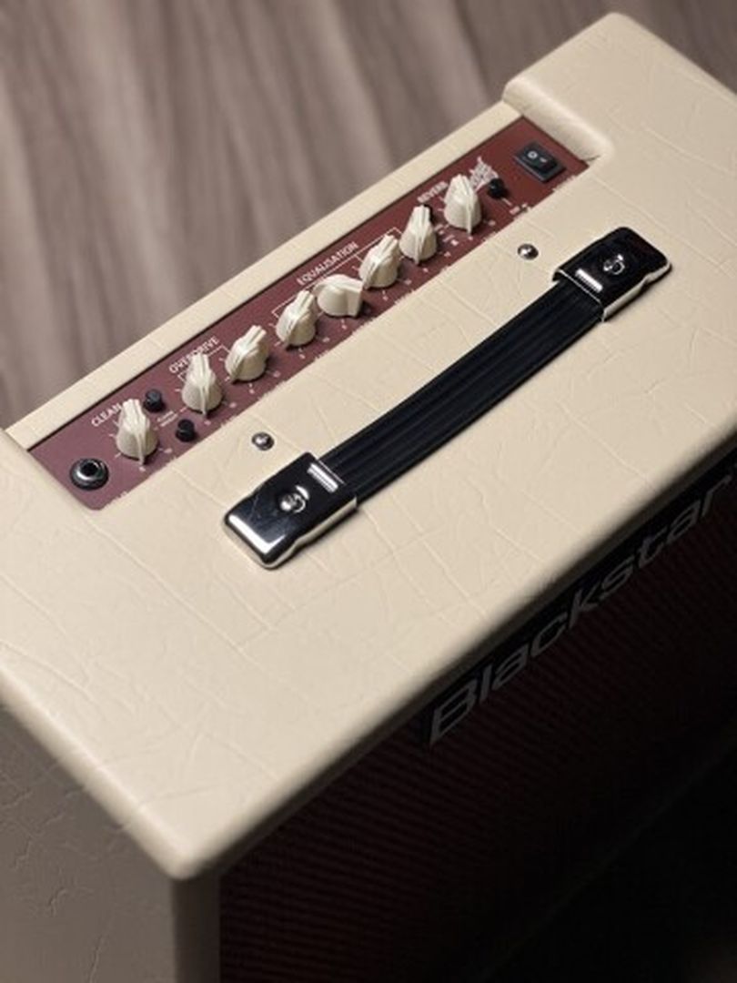 Blackstar Debut 50R 1x12-Inch 50-Watt Combo Amp in Cream Oxblood