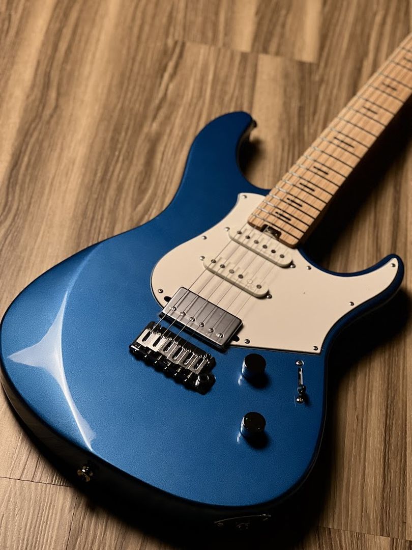 Yamaha Pacifica Standard Plus PACS+12M SB with Maple in Sparkle Blue