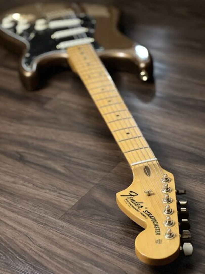 Fender Limited Edition Bruno Mars Stratocaster พร้อม Maple FB สี Mars Mocha